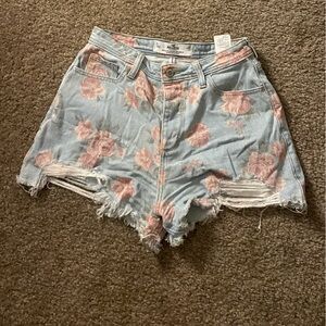 CURVY ULTRA HIGH-RISE MOM DENIM SHORT 3 INCH FLORAL PRINT HOLLISTER SIZE 5 or 27